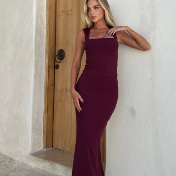 Runaway The Label  XAVI MAKI SKIRT - MERLOT - Picture 2 of 2